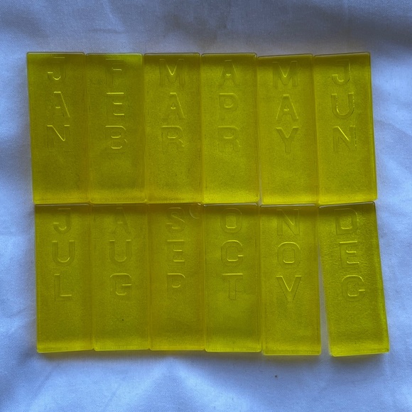 Retro Desk Calendar - Picture 3 of 4